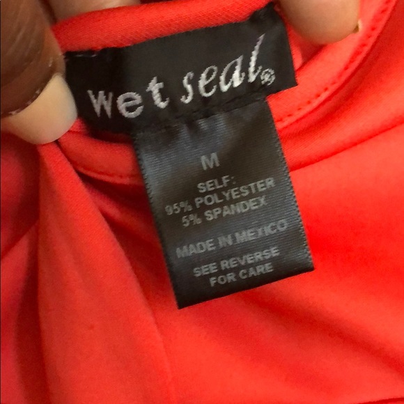 WetSeal KEYHOLE PEPLUM TOP - Picture 4 of 4